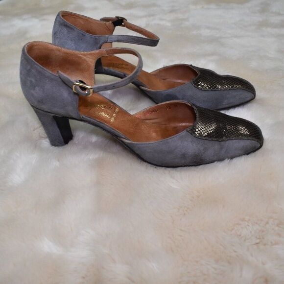 Salvatore Ferragamo VTG Gray Suede Leather Heels Sz 8.5 Block Ankle Strap - Picture 2 of 14